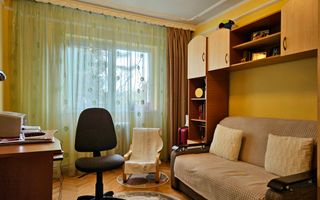 Apartament cu patru camere, zona Calea Bucuresti - Judetean 100 MP - Poză 11