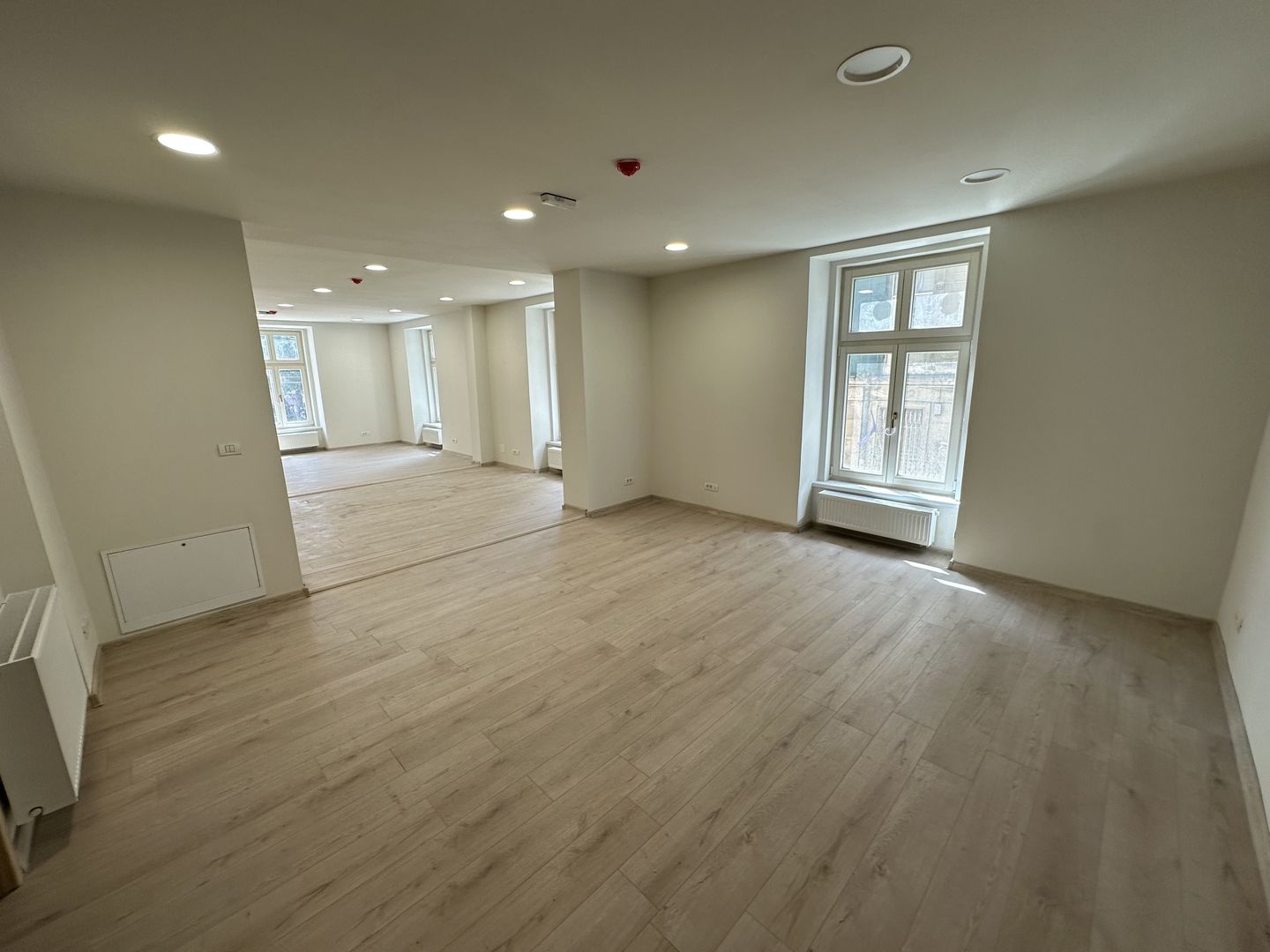 Saptii de birouri Ultracentral supraf. de la 28pana la125 mp - Poză 6