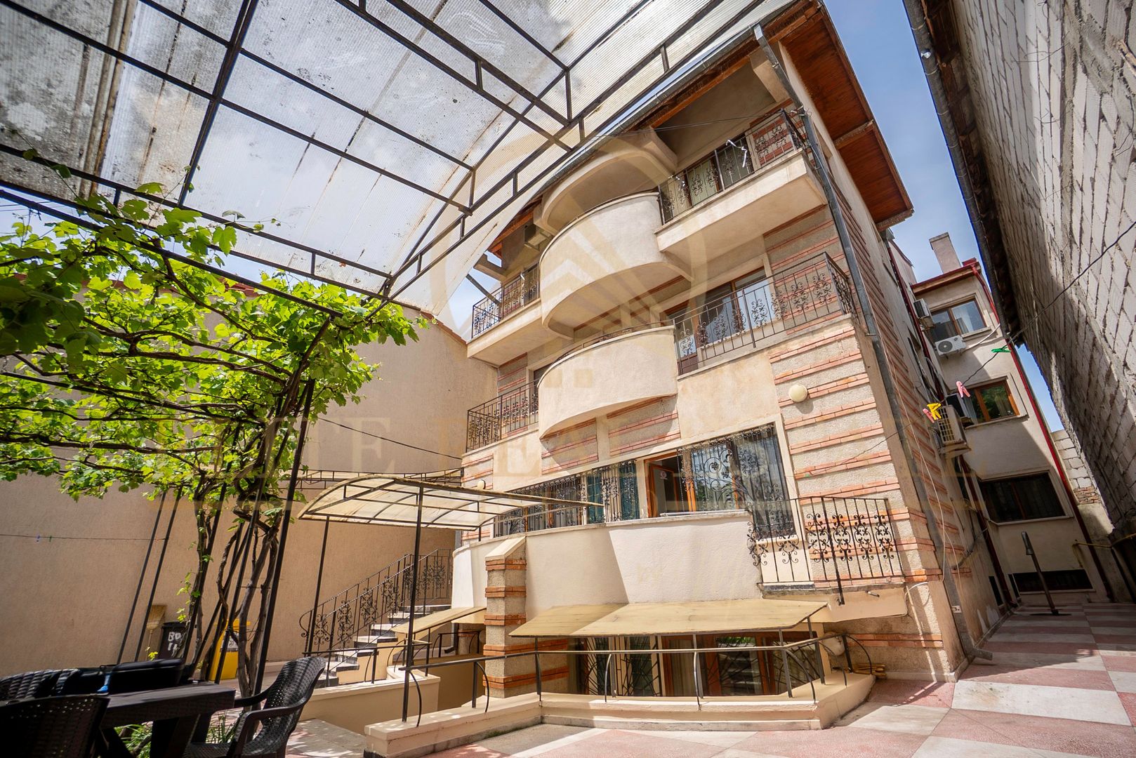 Pensiune/Aparthotel in Faleza Nord, 11 camere, Investitie cu potential - Poză 22