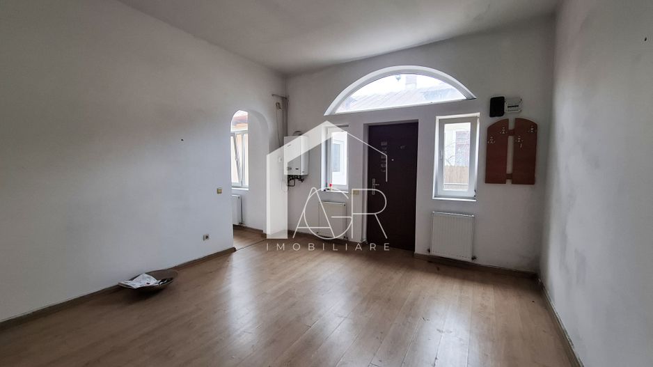 Casa cu 4 camere, zona Central - Poză 11