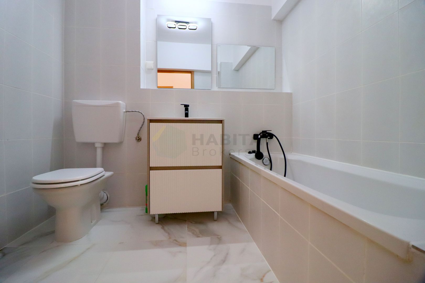 Proaspat igienizat, spatios, parcare subterană - Poză 6