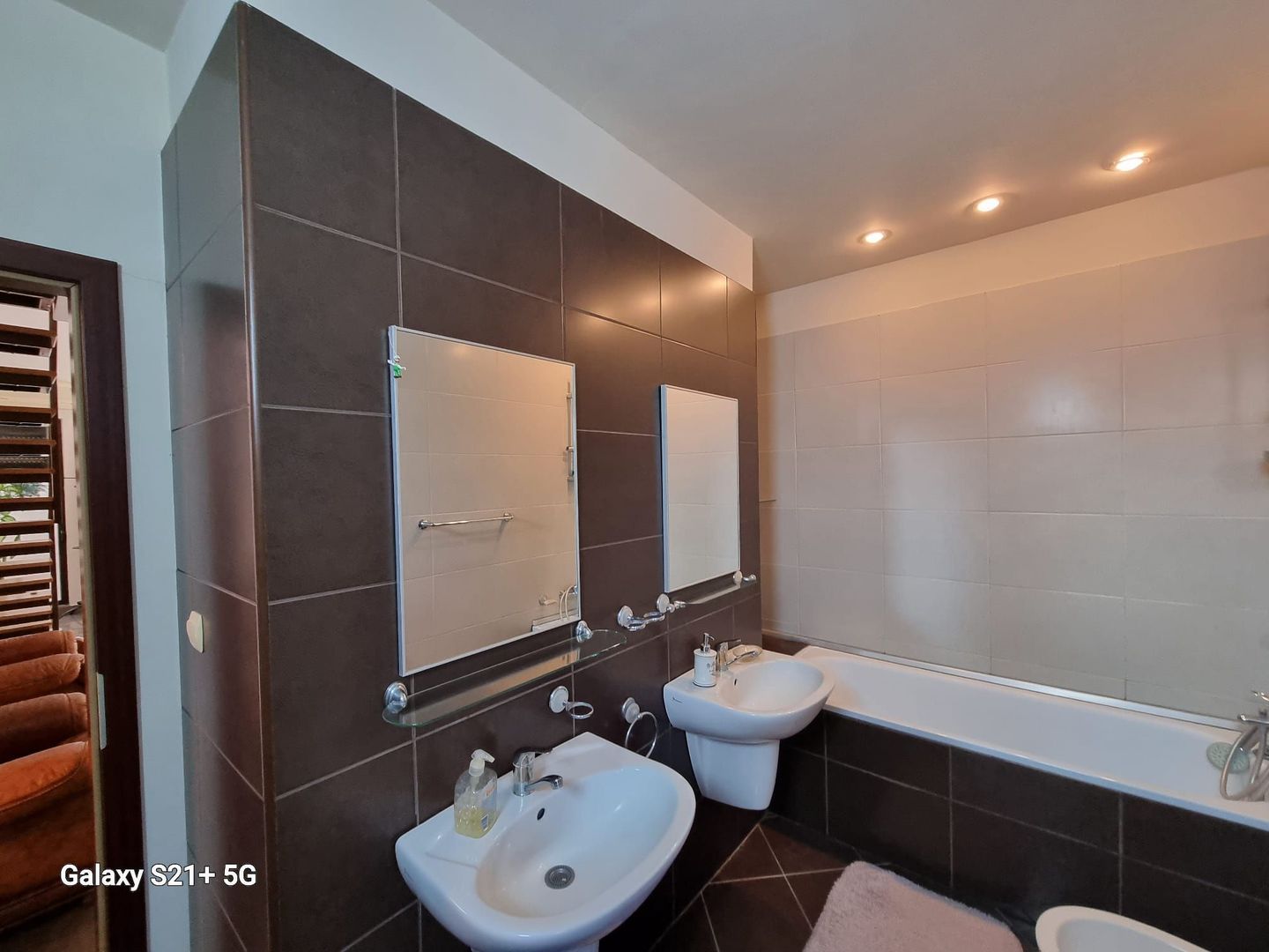 Vilă cu 4 camere de închiriat în zona Braytim cu piscina - Poză 4