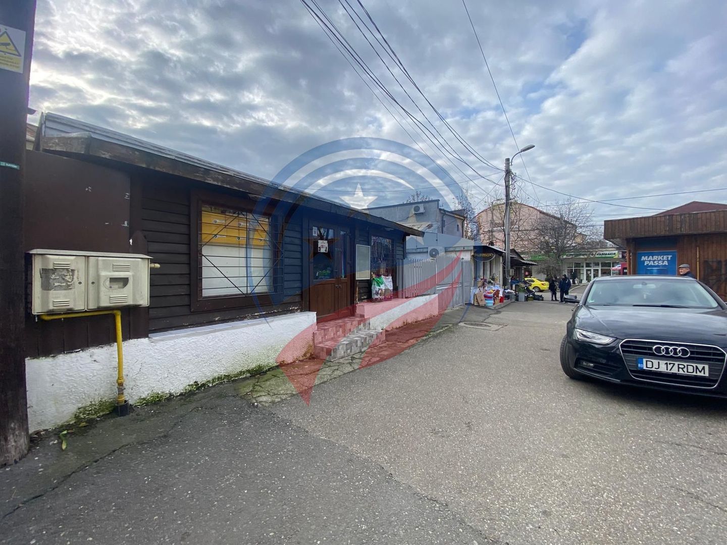 TEREN 400 M CU SPATII COMERCIALE ACTIVE - Poză 1