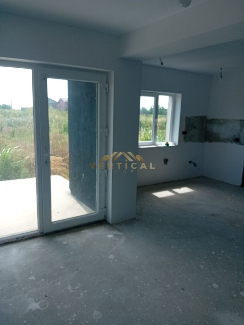 Casa  - spatioasa 3 camere  Vidra-Institut - Poză 3