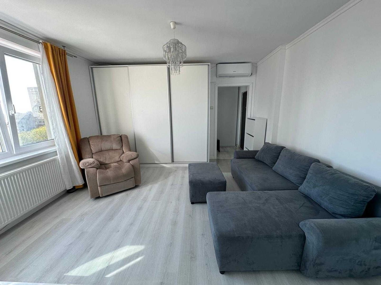 Apartament 2 camere de vânzare - Piața Romană - mobilat nou, vedere pe spate - Poză 1