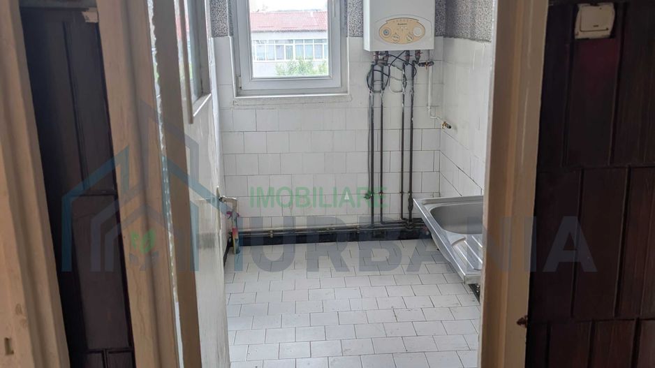 Apartament 2 camere decomandat, 36 mp, etaj 5/10, Alexandru cel Bun, Iași – 80.000 EUR, liber și de renovat - Poză 3