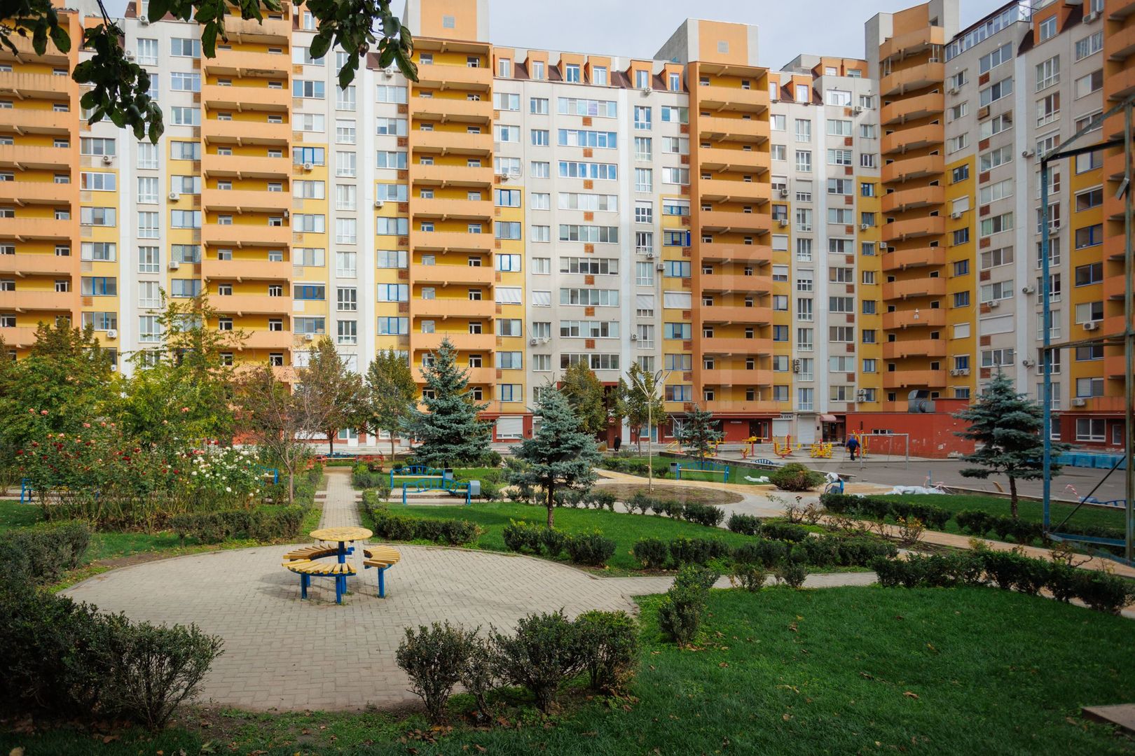 Spre vînzare apartament spațios, 2 dormitoare și living, sec. Botanica - Poză 28