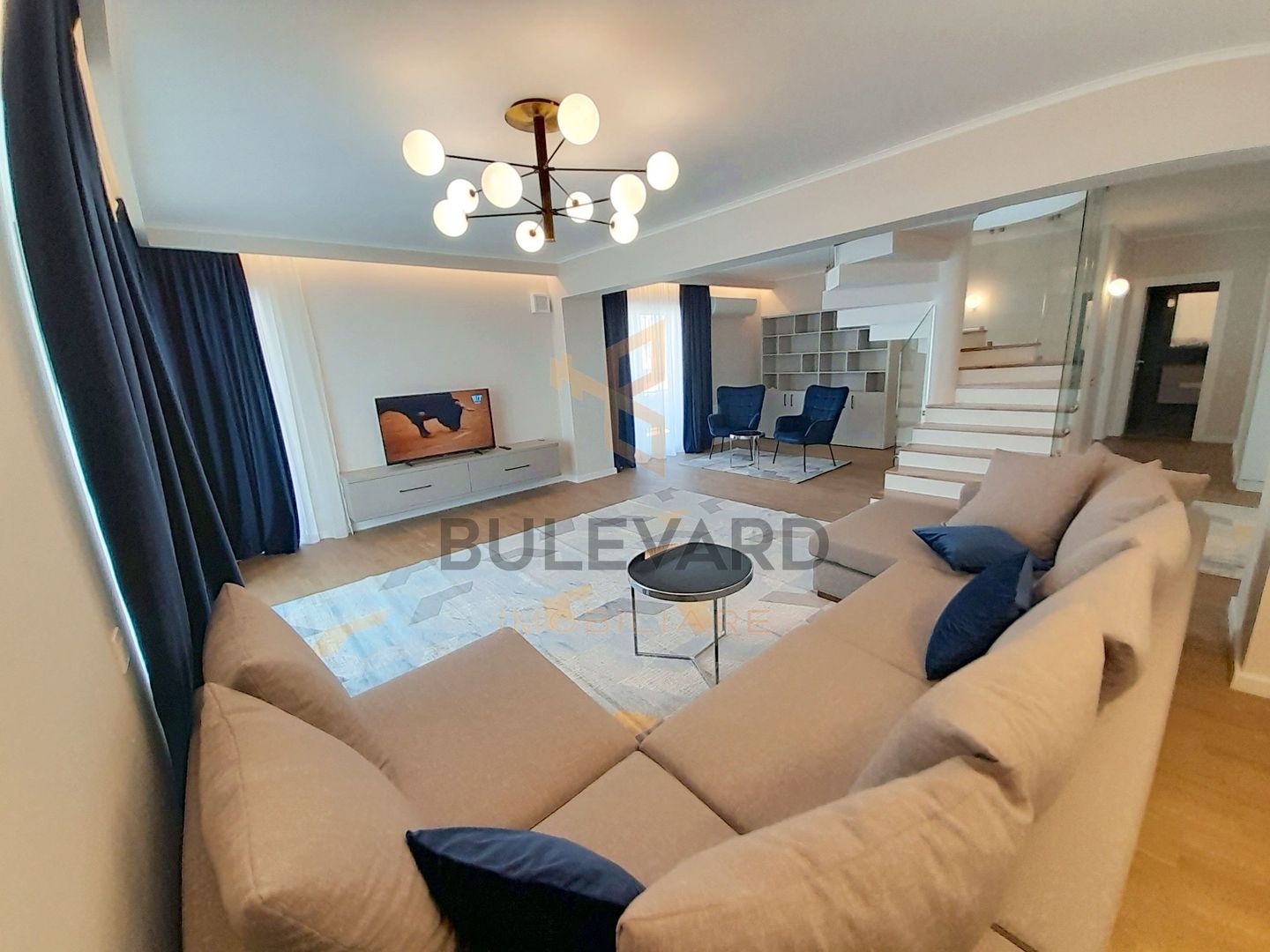 Penthouse de lux 150 mp utili + 200 mp terasa + 2 parcari subterane - Poză 2