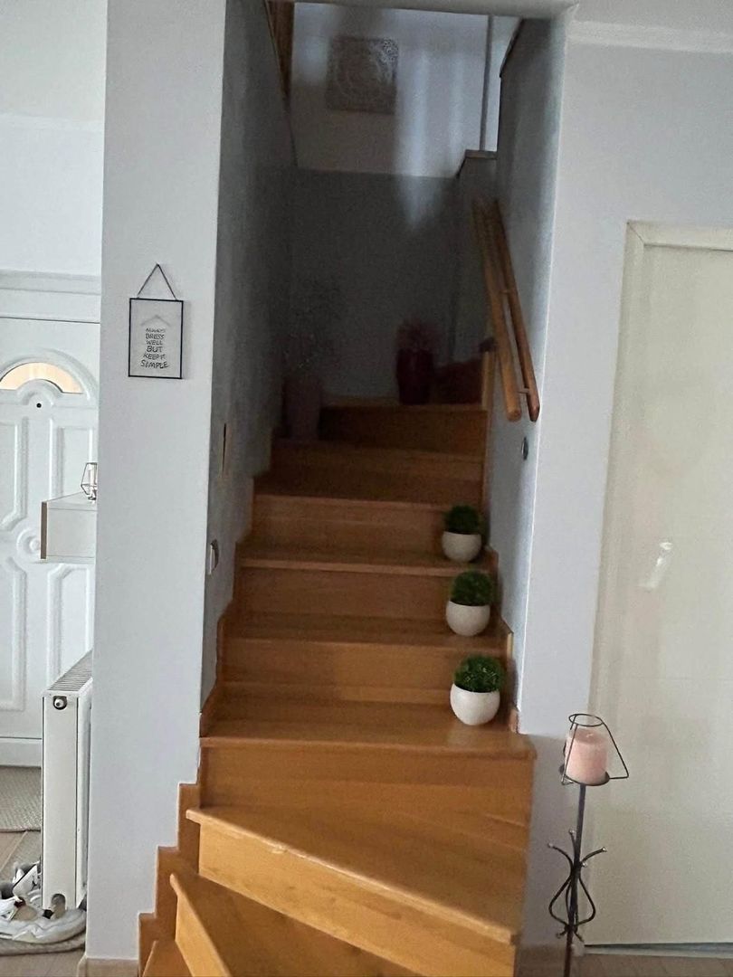 Vând apartament deosebit, situat într-o zonă semicentrală, liniștită și foarte plăcută, ideal pentru cei care își doresc confort și intimitate. - Poză 8