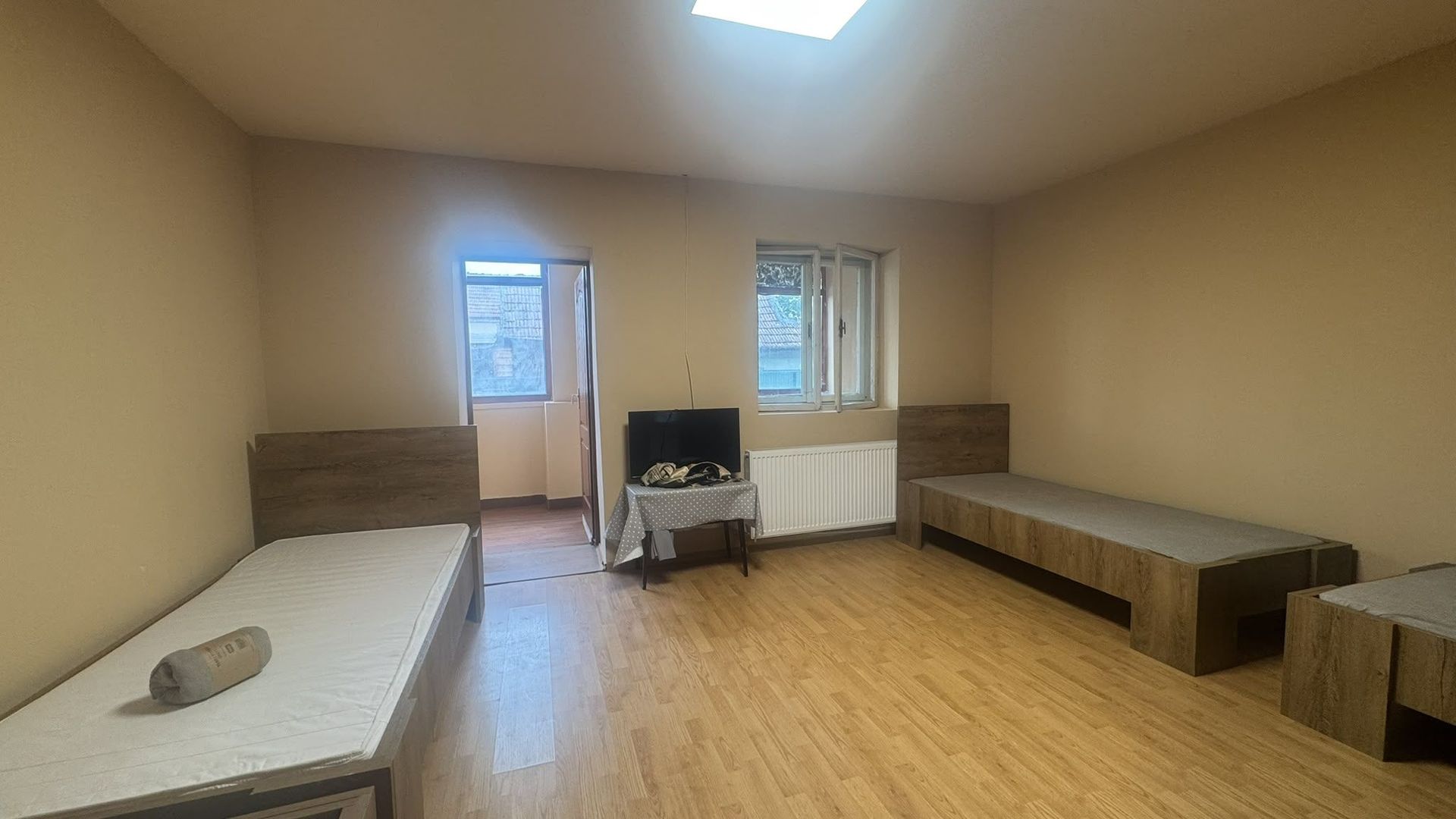 Casa de inchiriat 15 locuri cazare angajati, muncitori Micalaca Arad - Poză 4