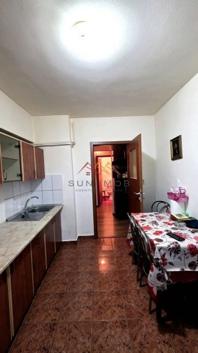Apartament 3 camere, ultracentral, decomandat, 2 grupuri sanitare - Poză 4