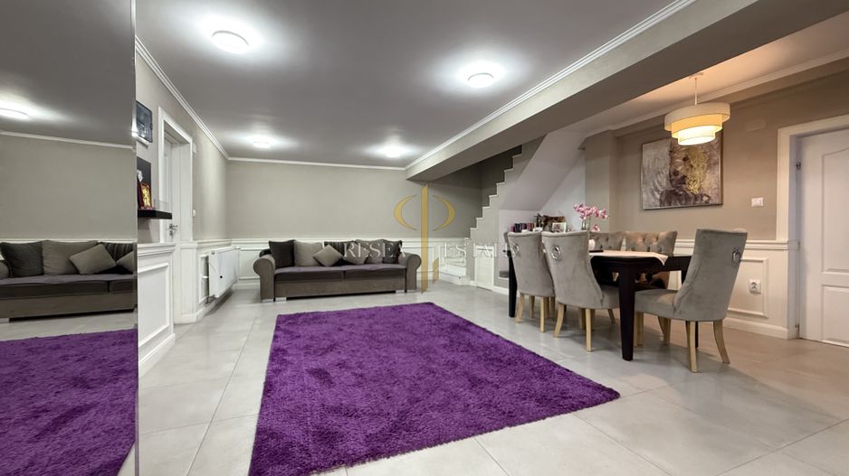 Casă spațioasă în Varias, împărțită în două unități cu acces separat - Poză 2