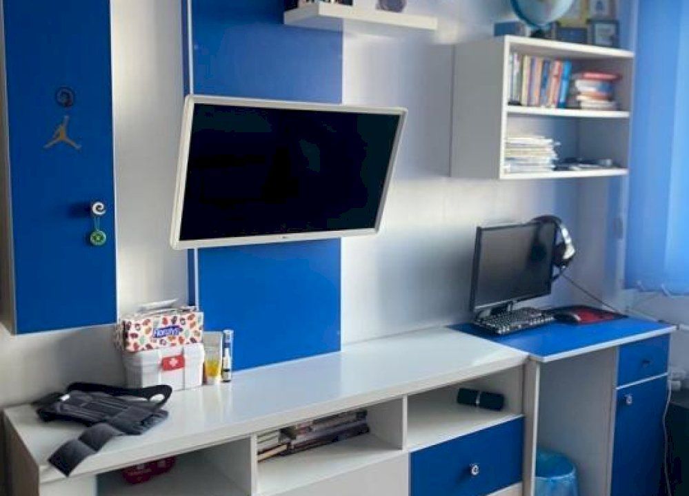 Vanzari Apartament 4 camere de vanzare Veteranilor - Poză 1