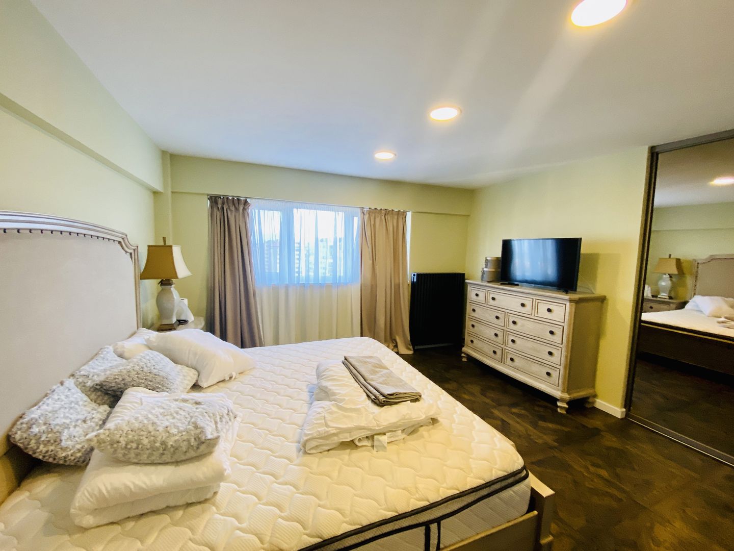 Penthouse confort lux,mobilat, utilat, garaj subteran, aer conditionat - Poză 3