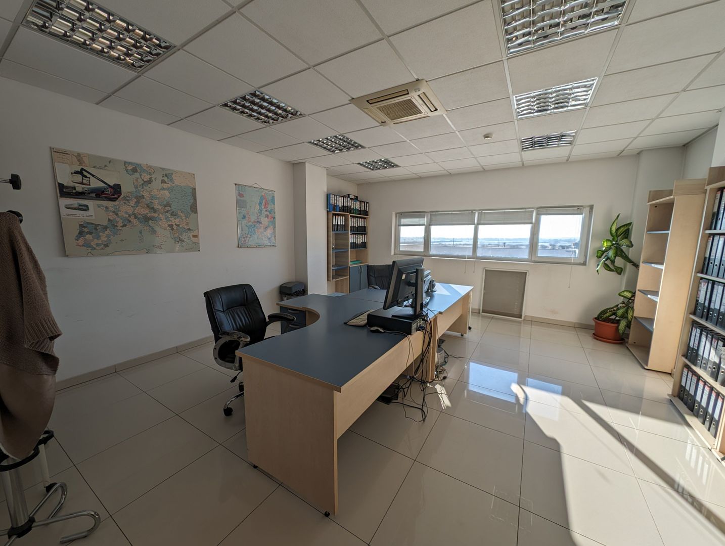 Hala cu teren generos langa acces A1 - Poză 5