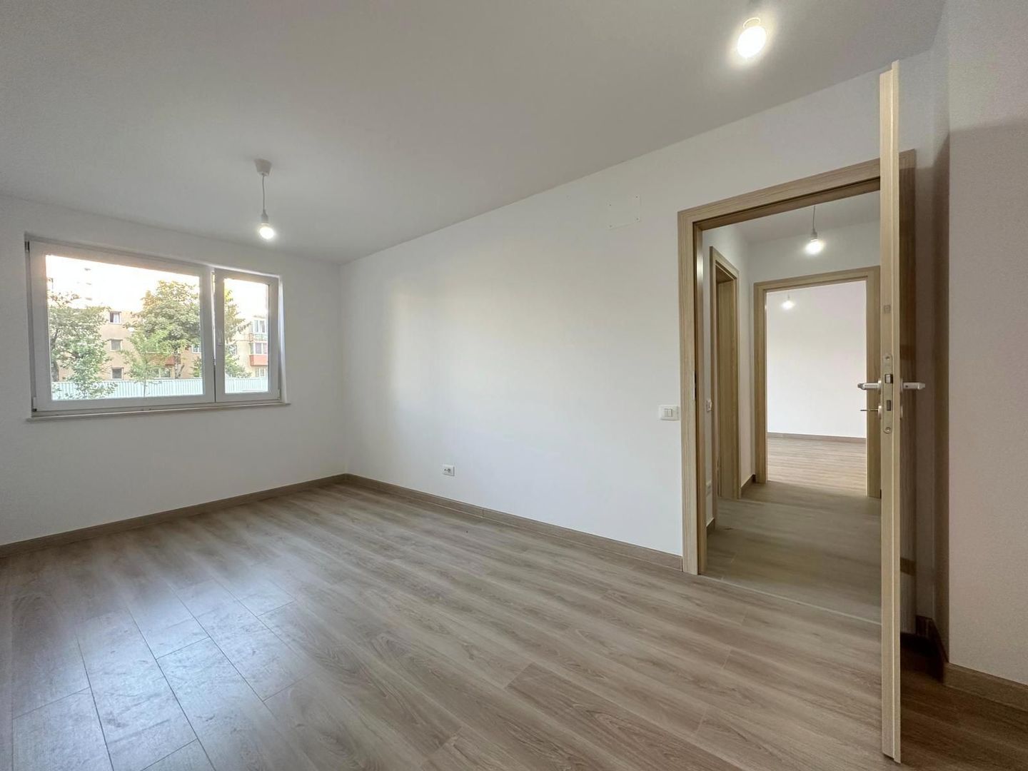 Vindem apartament 2 camere open space Urban Plaza - Poză 9