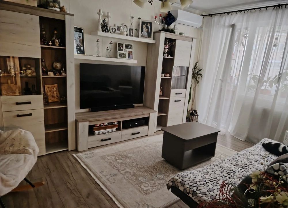 Torontalului | 3 camere | Decomandat |  Centrala proprie | Boxa in CF | Garaj - Poză 1