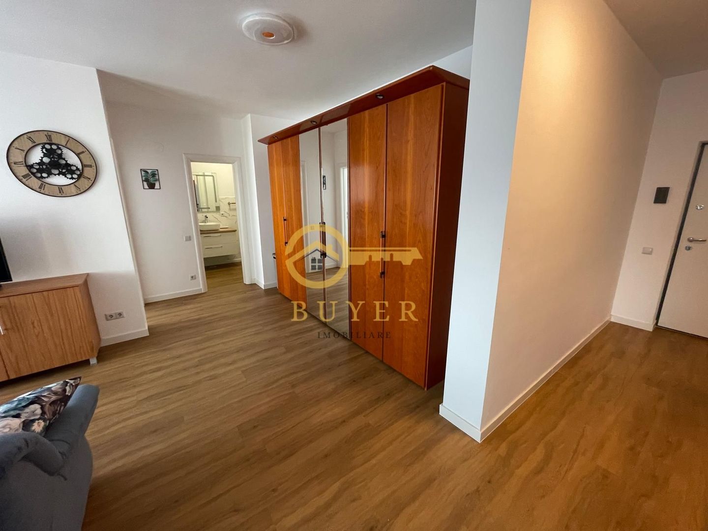 Apartament cu 2 cam si balcon complet mobilat si utilat- lift si boxa - Poză 5