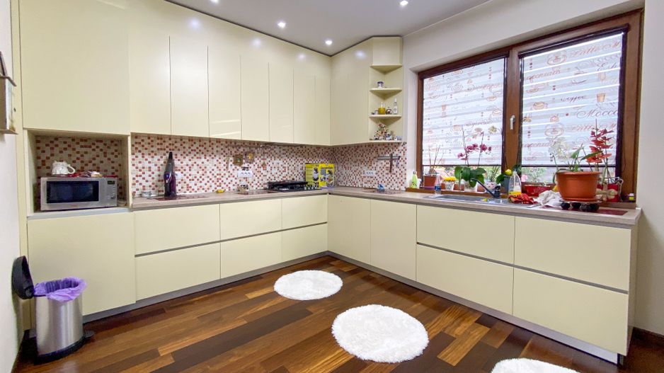 Descoperă Eleganța și Rafinamentul: Vila de Vis pe un lot generos - Poză 15