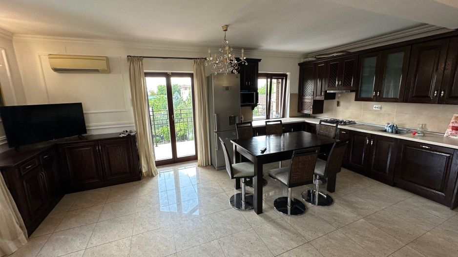 Apartament spatios zona Lipovei - Poză 2