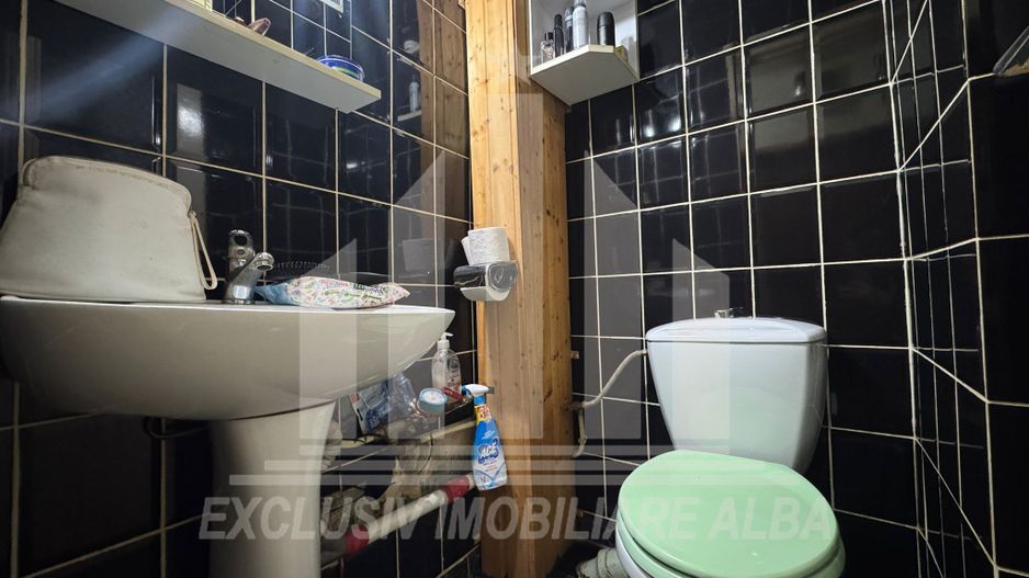 Apartament cu 3 camere decomandate, Cetate - etaj 1 - Poză 4