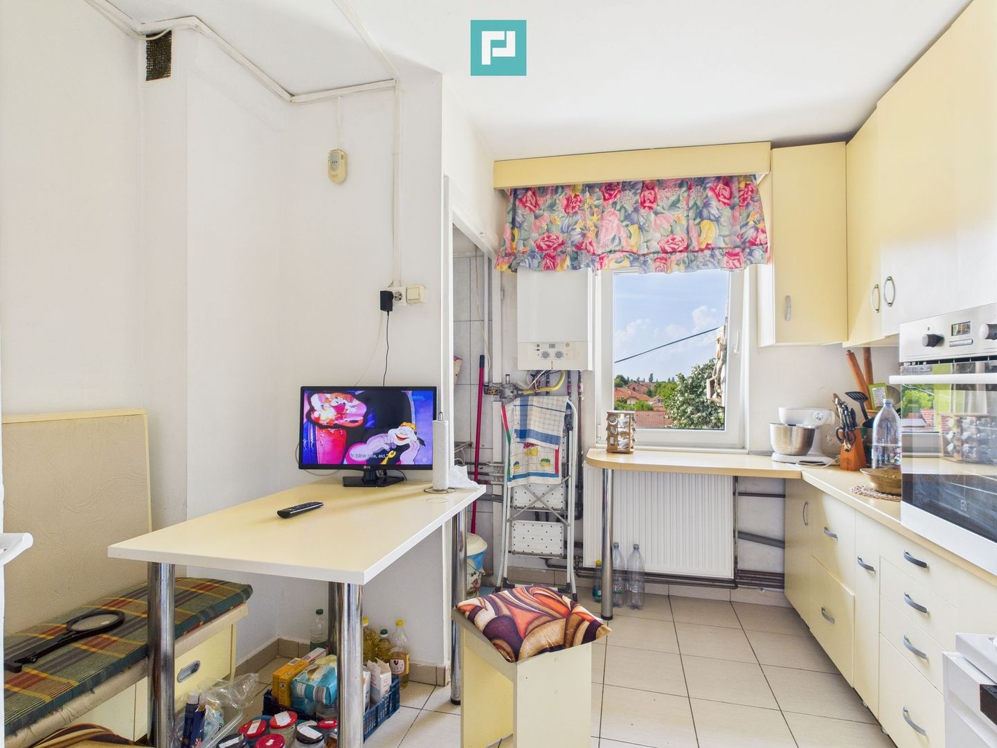 Apartament cu 3 camere, decomandat în Dâmbovița - Poză 10