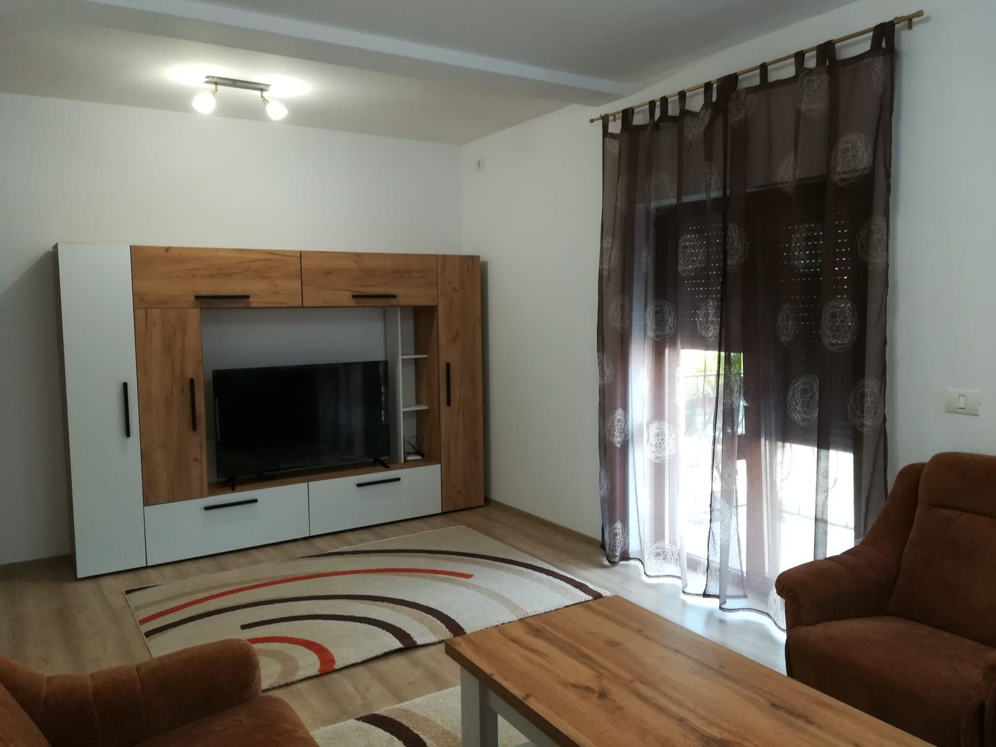 Giroc | 2 camere | Decomandat | Etaj 1 | Mobilat și utilat | Aproape de Daf - Poză 2