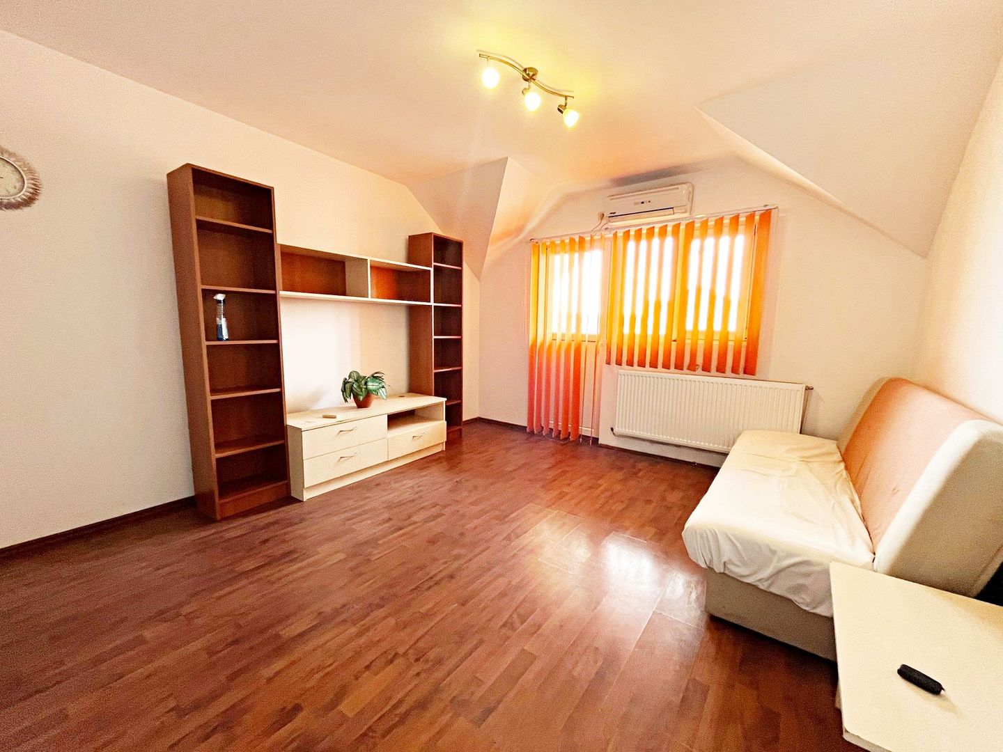 Apartament 2 camere de vânzare in zona Rogerius, Oradea - Poză 1