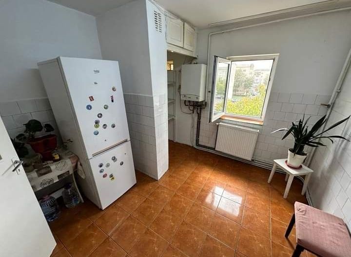 BRASADAS vinde ap 4 cam etaj 3/4 in Micro 16. - Poză 8
