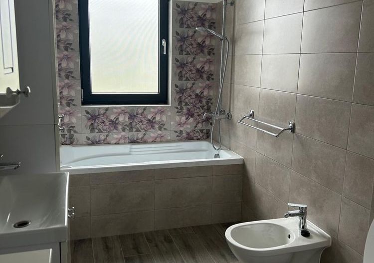 BRASADAS vinde ap 3 cam Gellert Etaj 3/4 Loc parcare cu CF. - Poză 4