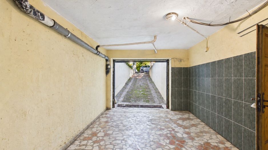 Vilă cu 8 camere de vânzare, piscina, livada, iesire la Balta Pasarea - Poză 32