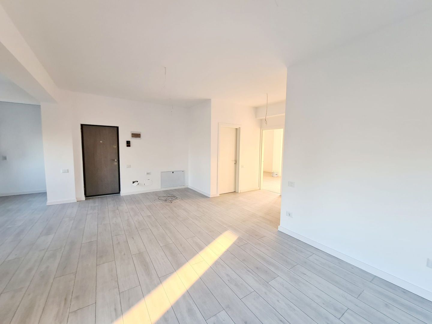 Apartament 3 camere de vanzare - Poză 3