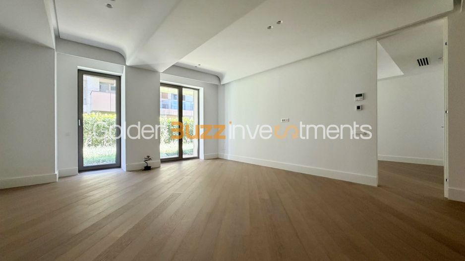 Apartament 3 camere cu grădină Cortina 126 | Parcare - Poză 1