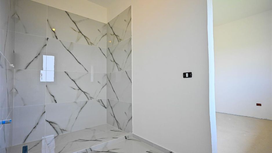 Casa personalizabila,pe un singur nivel,  pod mansardabil,pozitie cu liniste - Poză 9