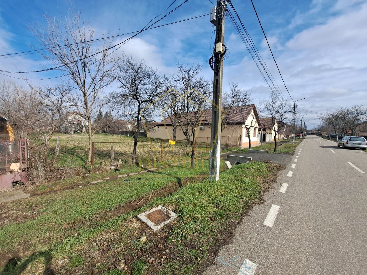 Teren imprejmuit pretabil pentru casa in vatra satului | Giarmata - Poză 3