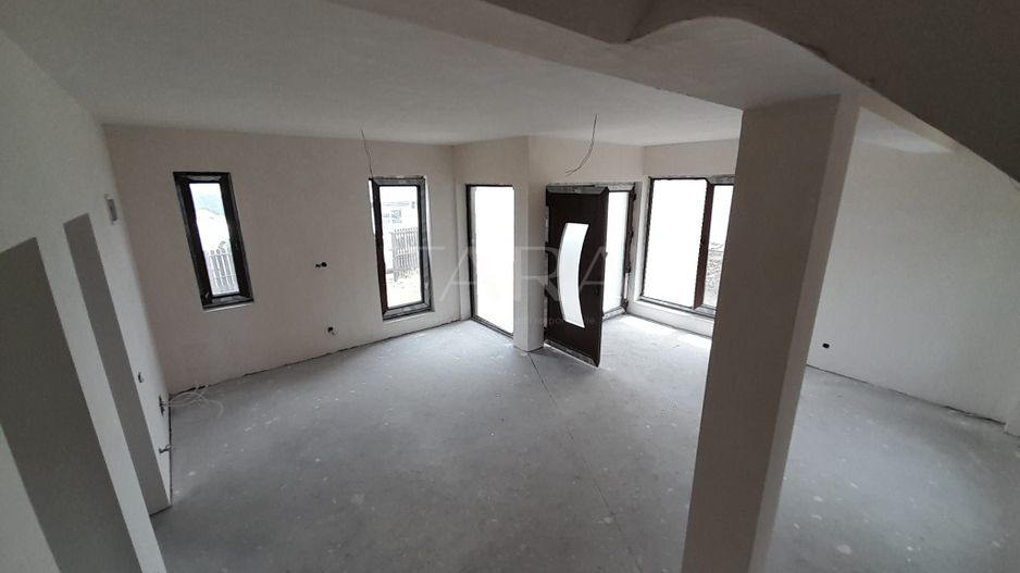 Casa individuala la intrare in Campenesti - Poză 3