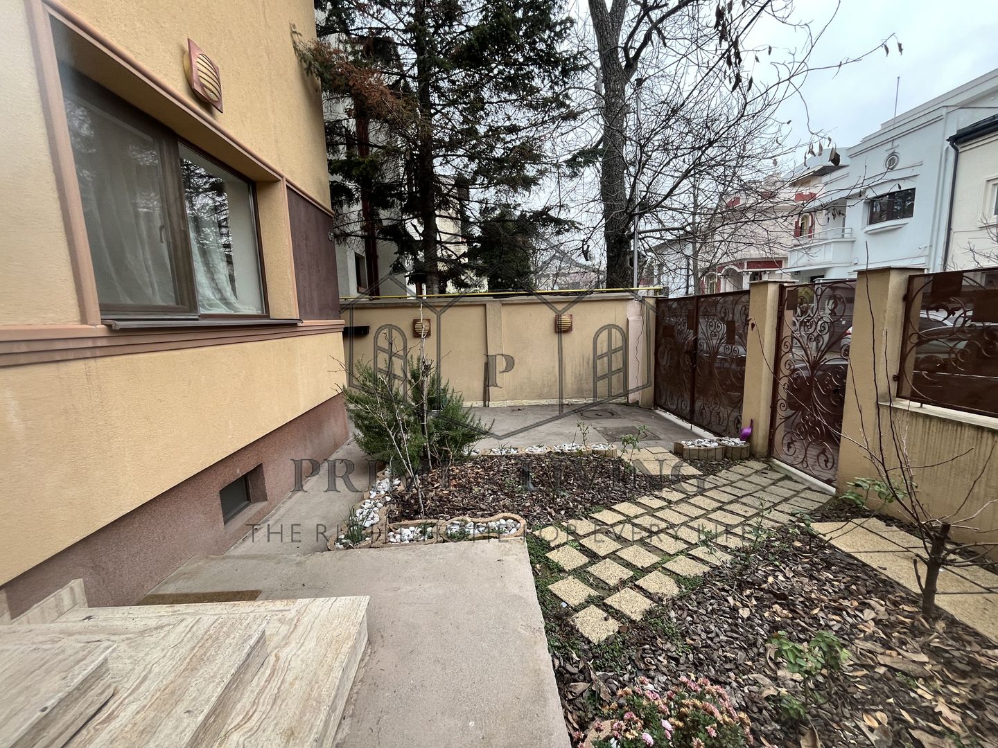 VILA CU 5 CAMERE SI CURTE DE 100 MP LA INCHIRIERE IN ZONA DOROBANTI - Poză 7