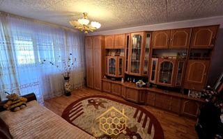 Apartament cu 3 camere in zona centrala - Filiasi - Poză 4