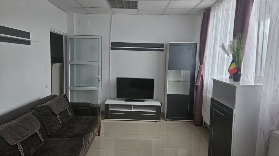 Spre Chirie - apartament 3 camere , etaj 1 in Vila - Poză 5