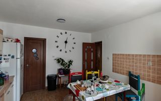 Vila P+E Bartolomeu,4 camere,4 bai,curte,garaj. - Poză 5