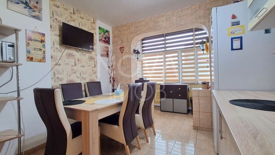 Apartament de inchiriat 3 camere etajul 4, cu lift,  Zona Vasile Aaron - Poză 4