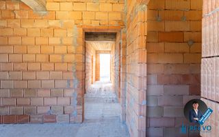 Pensiune/Vilă la roșu P+E+M în Sărata - Poză 29