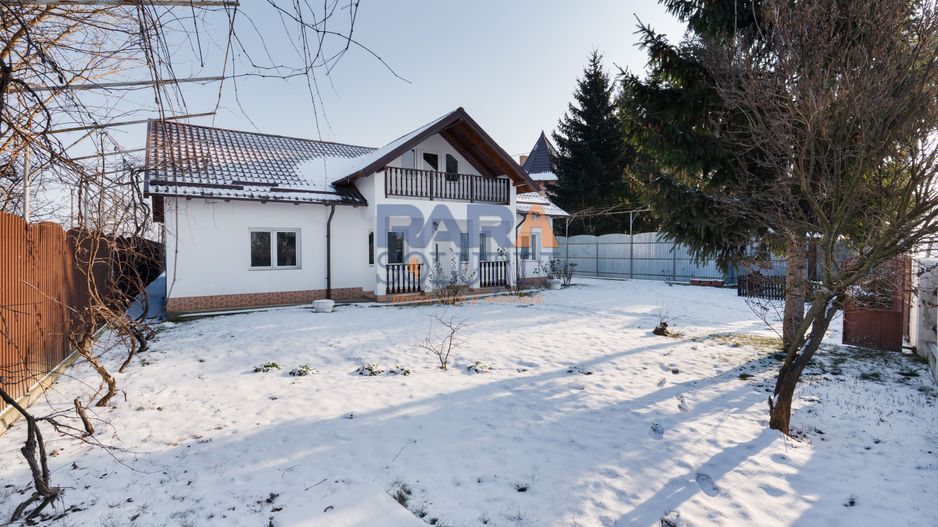 Casă 2015 - 4 dormitoare, 2 băi, 2 bucătării - Poză 19