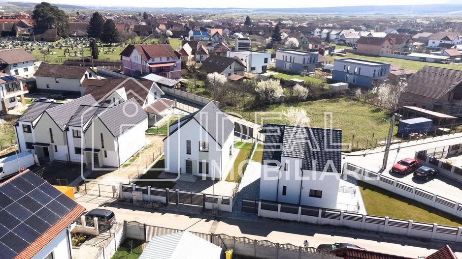 Casa Individuala Moderna cu 4 camere si 316 mp curte, in Cristian - Poză 9