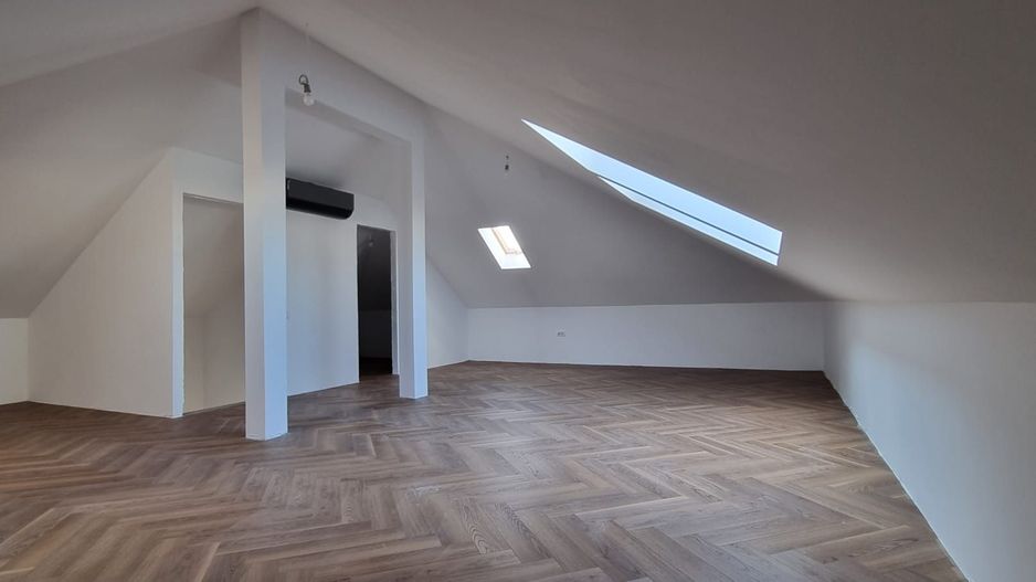 Vilă Individuală cu 700 mp Teren și Mansardă Amenajată - Poză 15