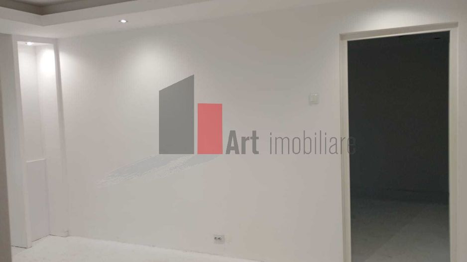 Apartament 2 camere, necesita renovare - Poză 2