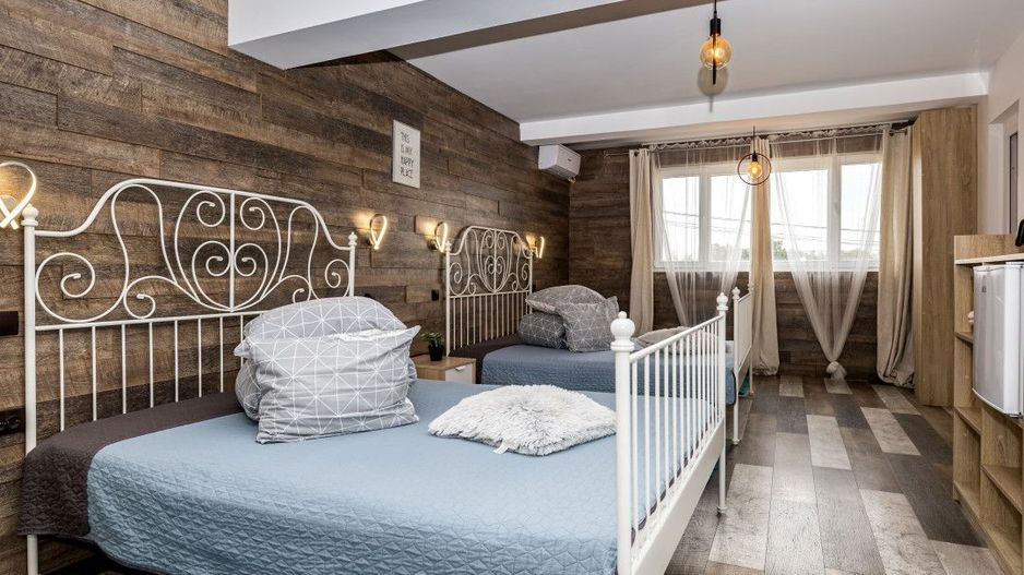 Afacere functionala - MOTEL si CAMPING cu terasa, piscina si lacuri pescuit - Poză 9