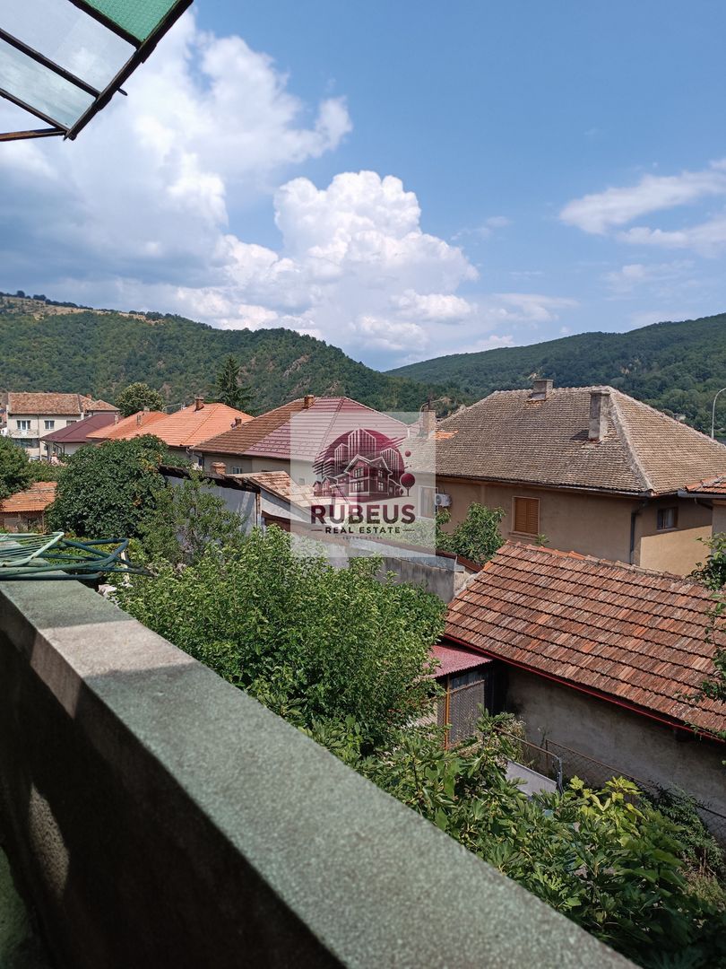 Casă solidă în Orșova, S+P+E, 220 mp, teren 284 mp - Poză 37