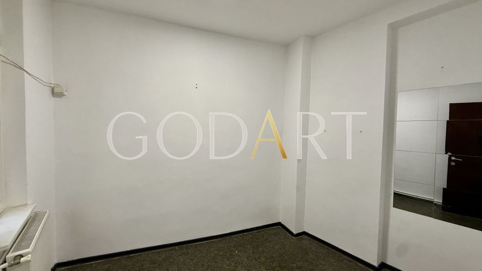 Apartament in vila | Ultracentral | 2 intrări | Garaj 30 mp | Renovat - Poză 7