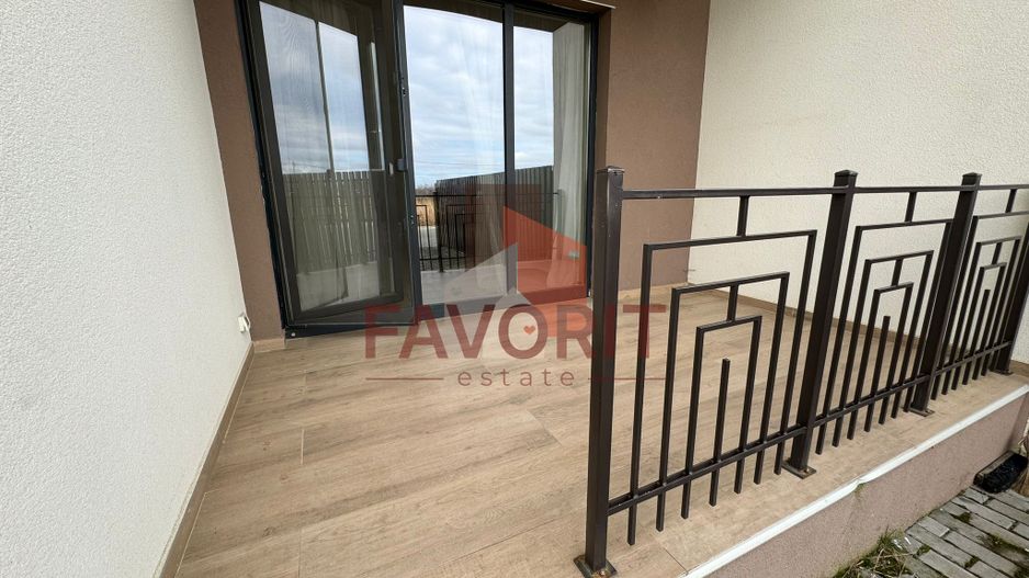 Curte proprie. Loc de parcare. Strada asfaltata - Poză 5